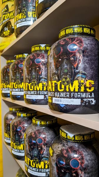 Гейнер для набора массы Nuclear Nutrition Atomic Mass Gainer Formula 3000 г, Клубника 21313-04 фото